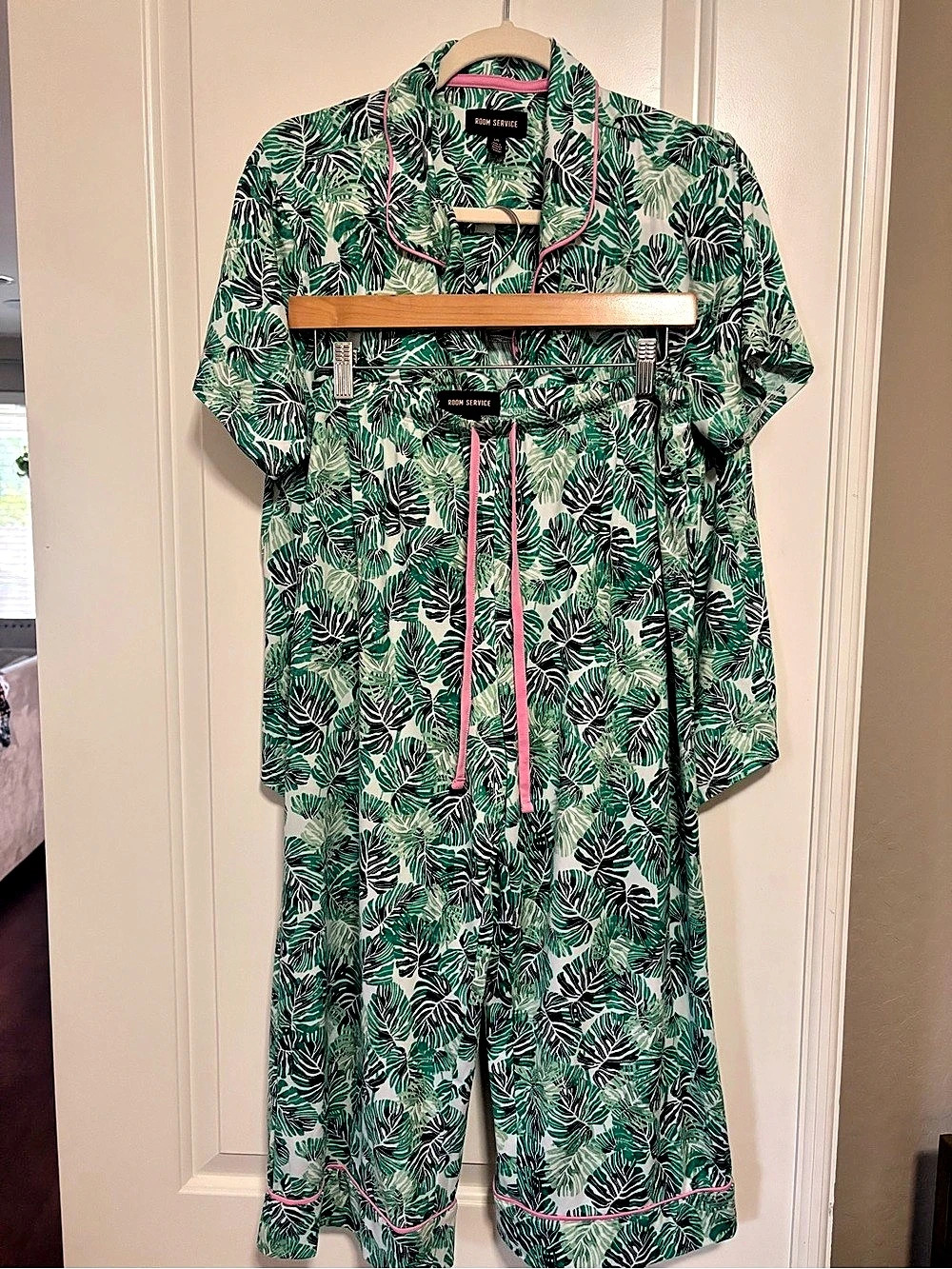 🌴🌴Room Service Notch Collar PJ Set Tropical Palm Leaf Print Green & Pink Large 😴